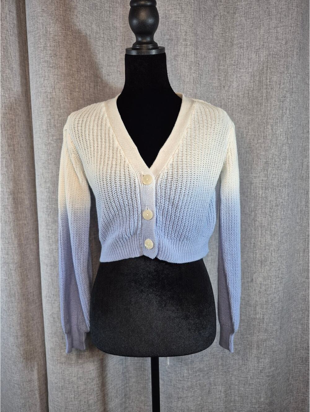 No Comment NWT Cropped Knit Cardigan White V-Neck Button Front Size Medium